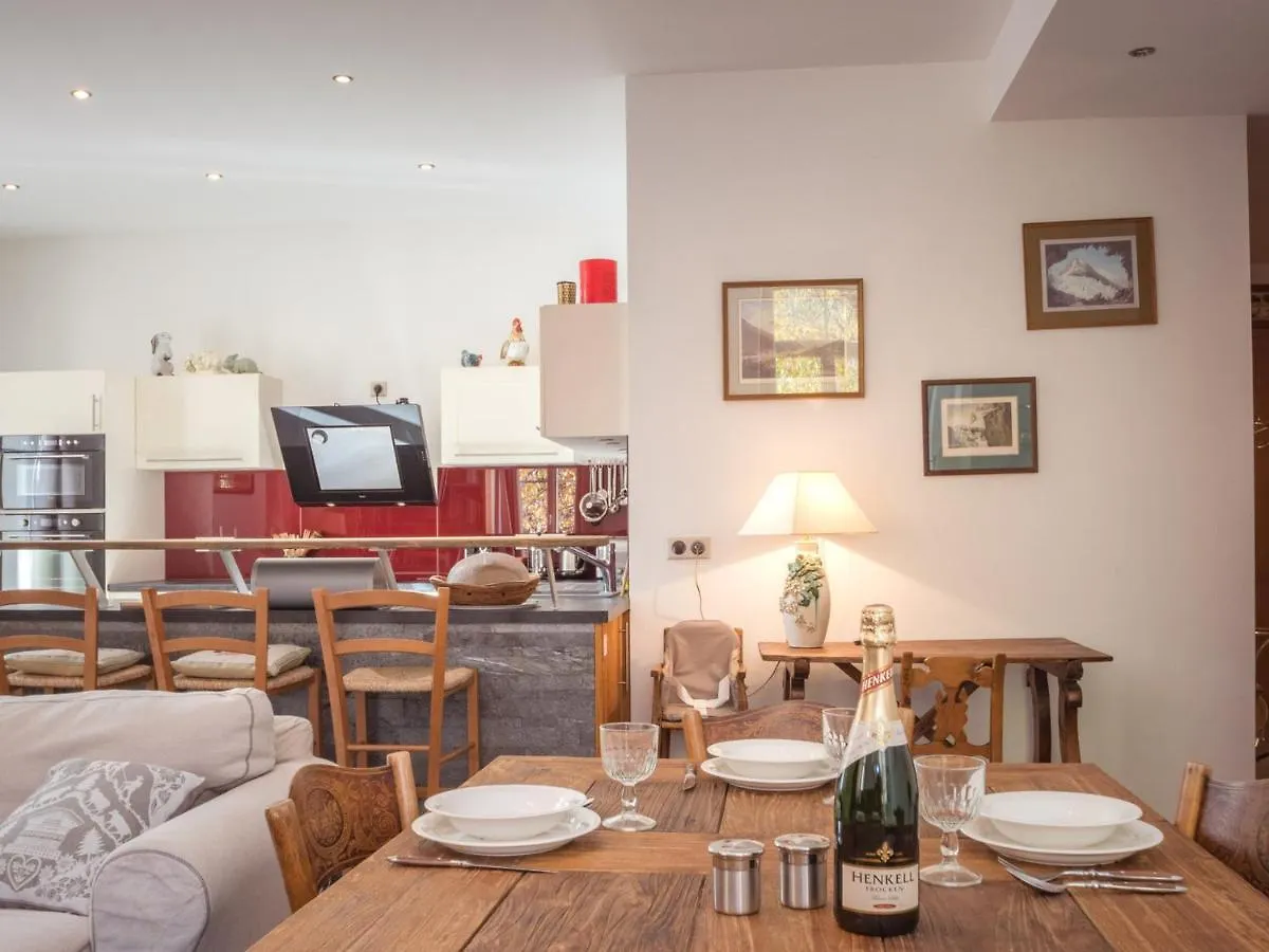 Appartement 4 Etoiles Au Coeur De Chamonix, 3 Chambres, Proche Musee Alpin, Parking, Wifi Inclus - Fr-1-343-186 0*, シャモニー